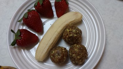 Caramel flavoured snack balls